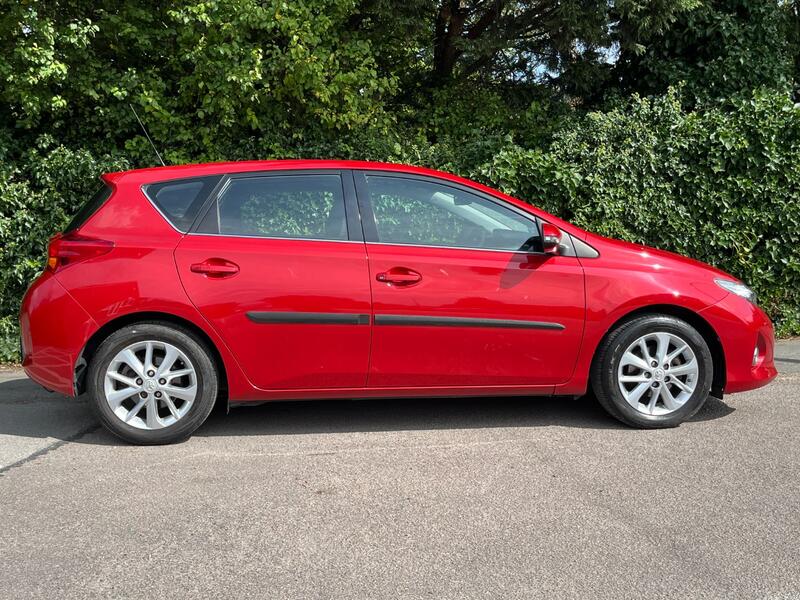 TOYOTA AURIS