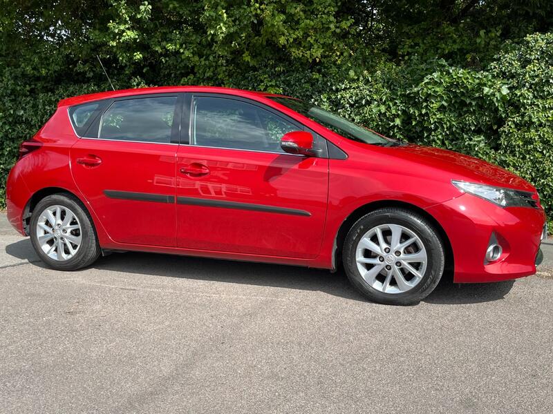 TOYOTA AURIS