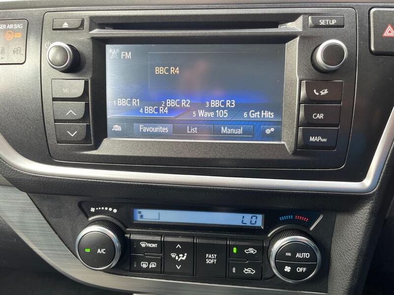 TOYOTA AURIS