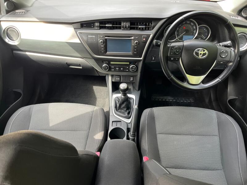TOYOTA AURIS