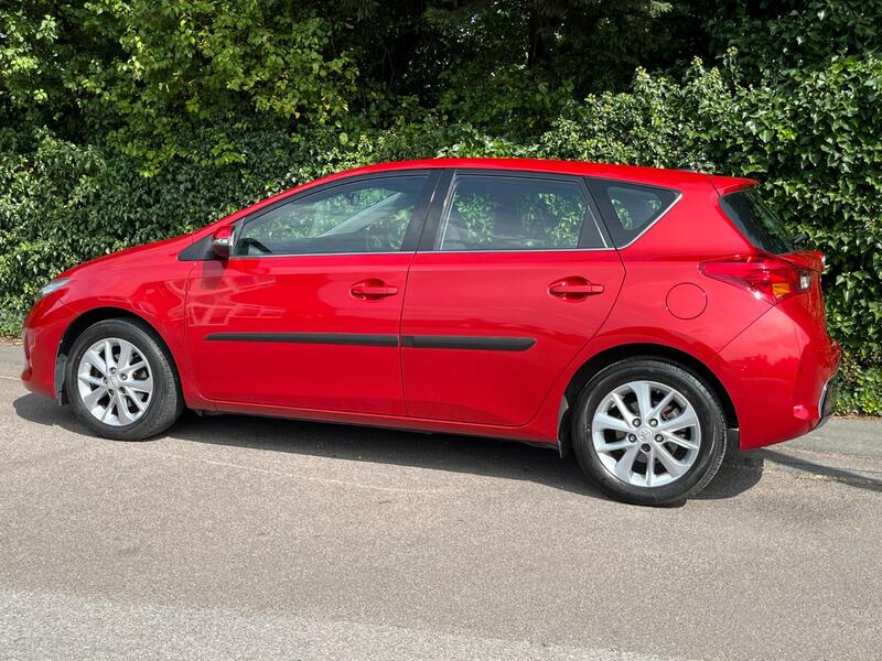 TOYOTA AURIS
