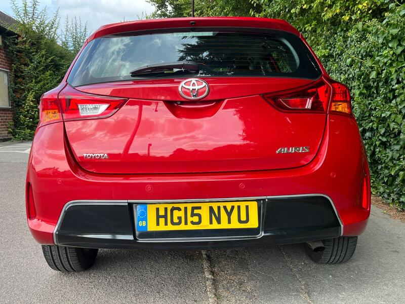 TOYOTA AURIS