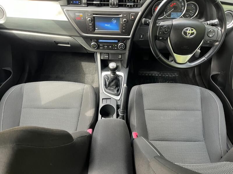 TOYOTA AURIS