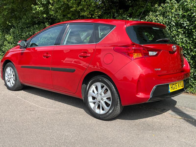 TOYOTA AURIS
