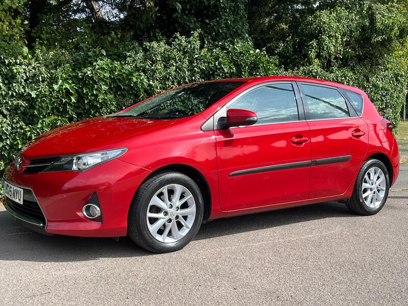 TOYOTA AURIS