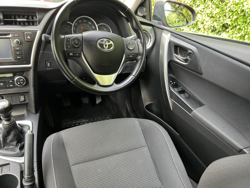 TOYOTA AURIS