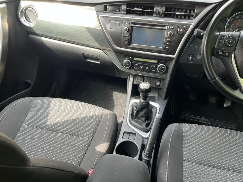 TOYOTA AURIS