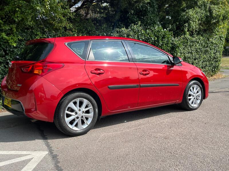 TOYOTA AURIS