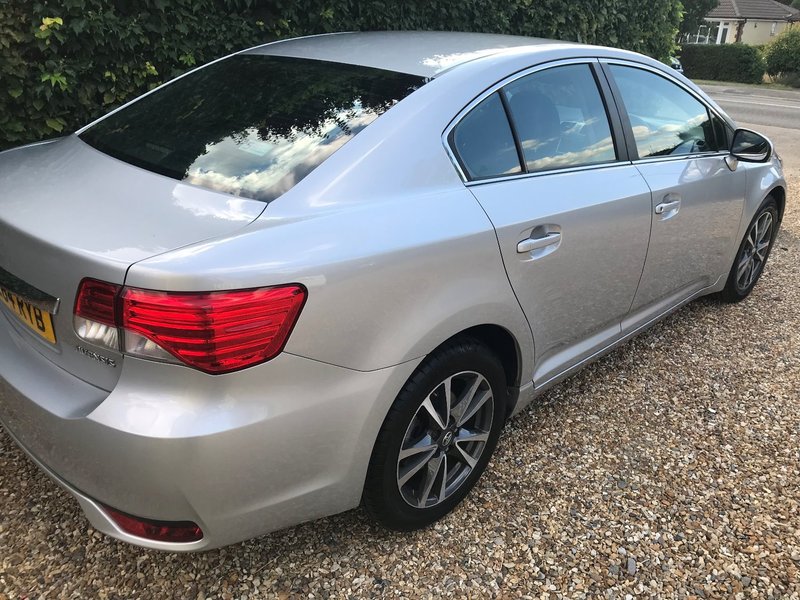 TOYOTA AVENSIS