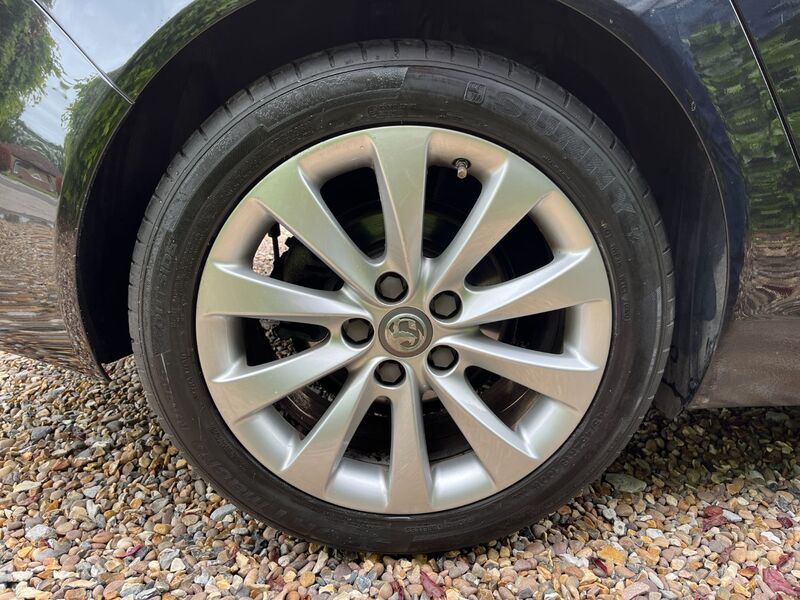VAUXHALL INSIGNIA