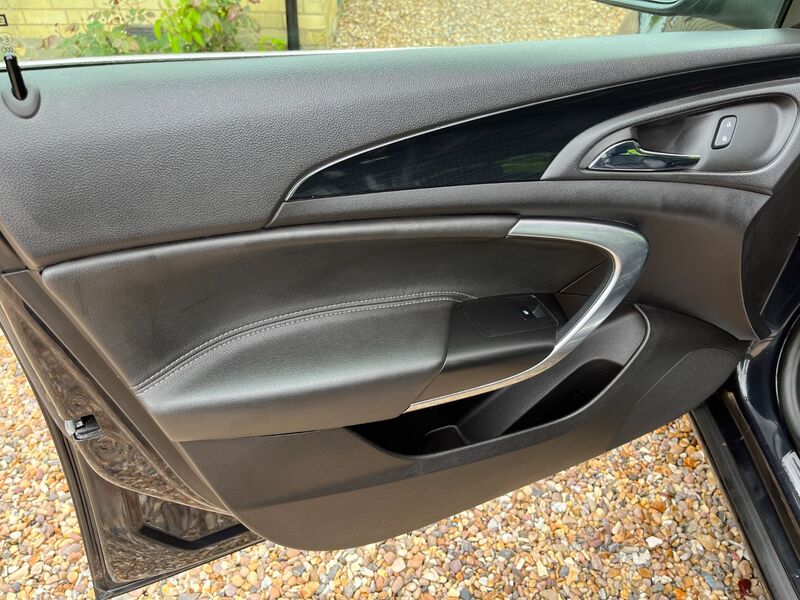 VAUXHALL INSIGNIA