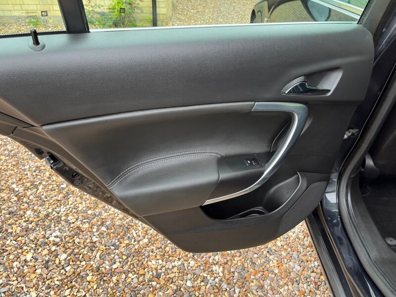 VAUXHALL INSIGNIA