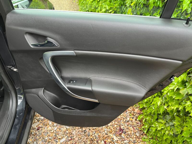 VAUXHALL INSIGNIA