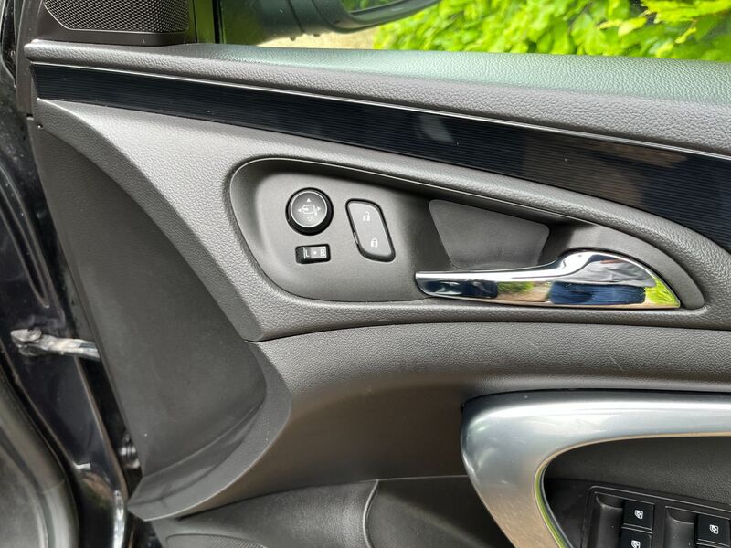 VAUXHALL INSIGNIA